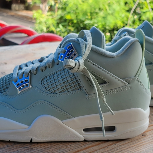 Jordan Shoes - Jordan 4 Seafoam Size 11 Women